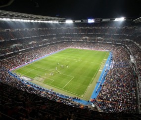 开云官网2026-卡塞米罗，F1街道赛之夜，一个足球巨星的存在感哲学