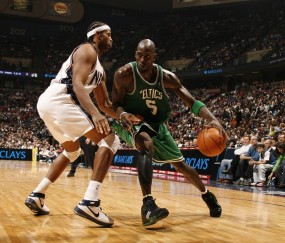 开云体育-德里赫特惊艳四座！亚特兰大对阵摩纳哥，一场由中卫定义的胜利