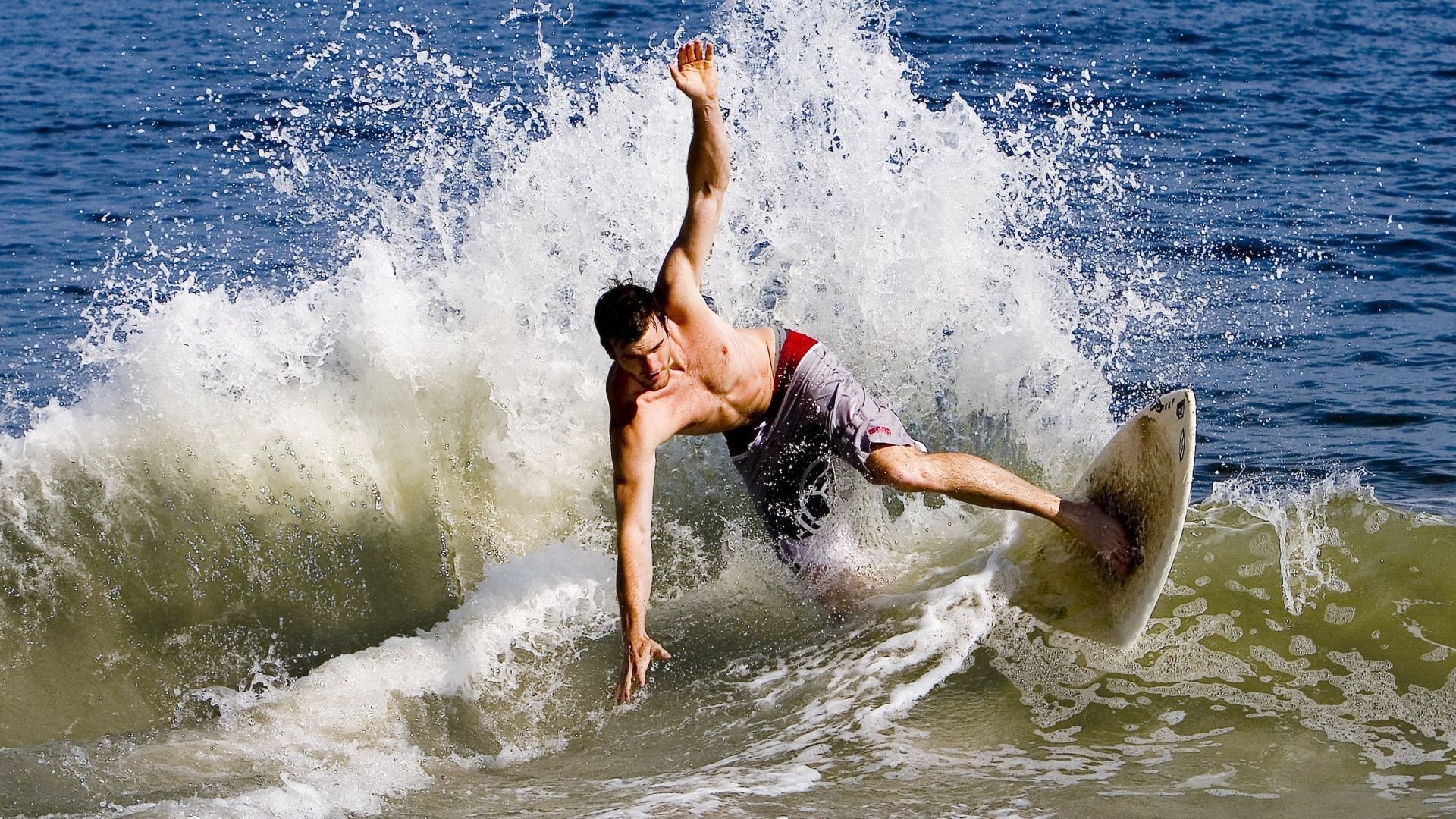 黄蜂加时取胜国王，浓眉在绝境中淬炼成关键先生